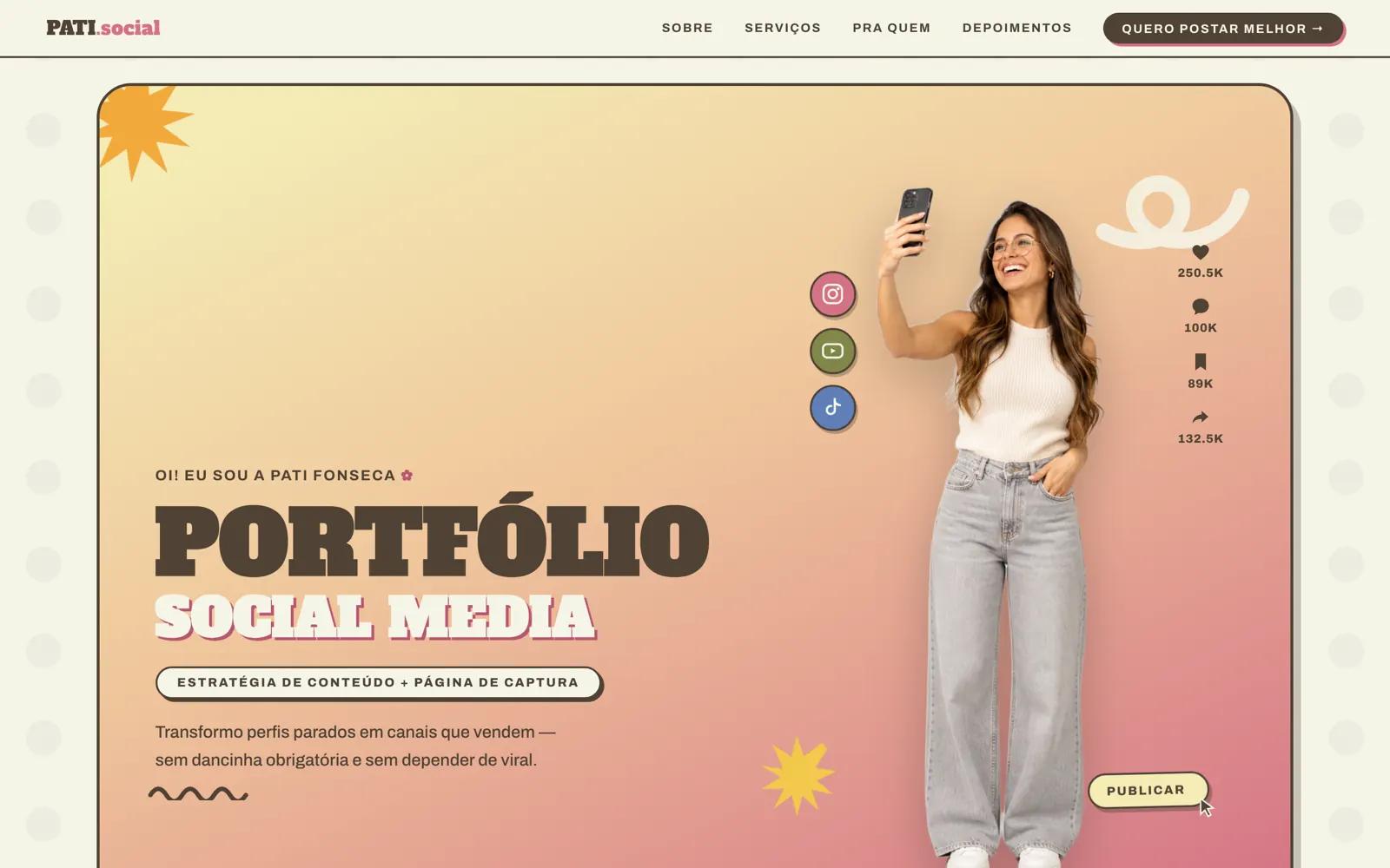 Site Pati.social, hero com cartão gradiente e adesivos retrô