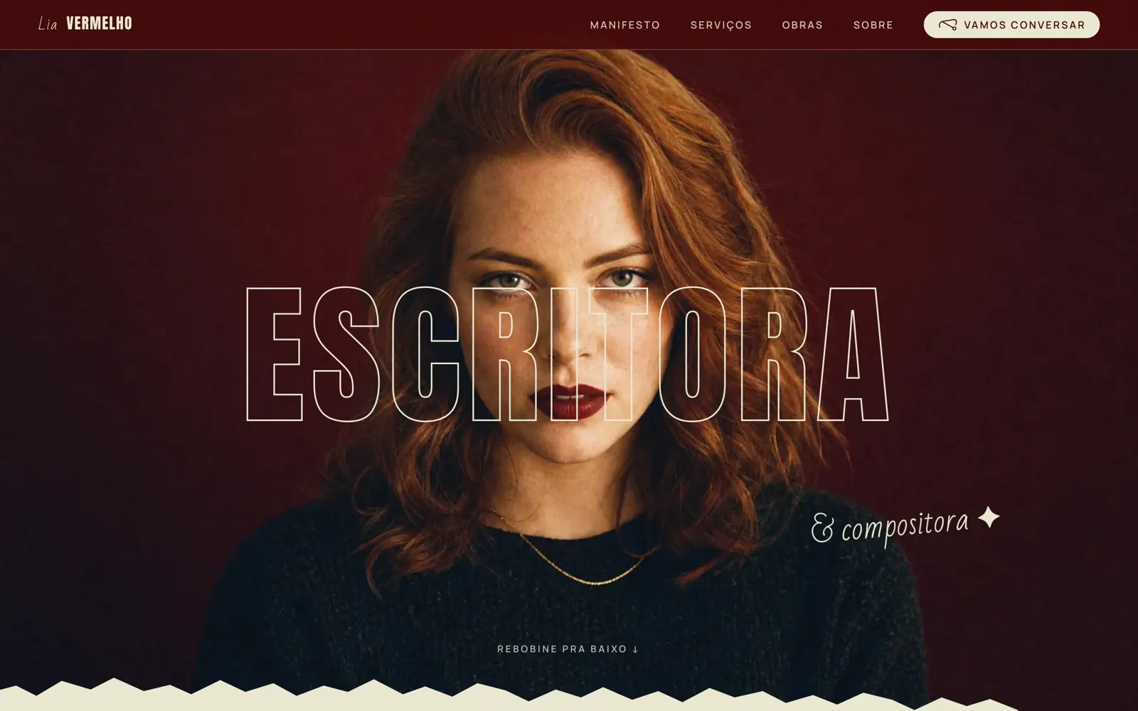 Site Lia Vermelho, retrato dramático em vinho com tipografia vazada