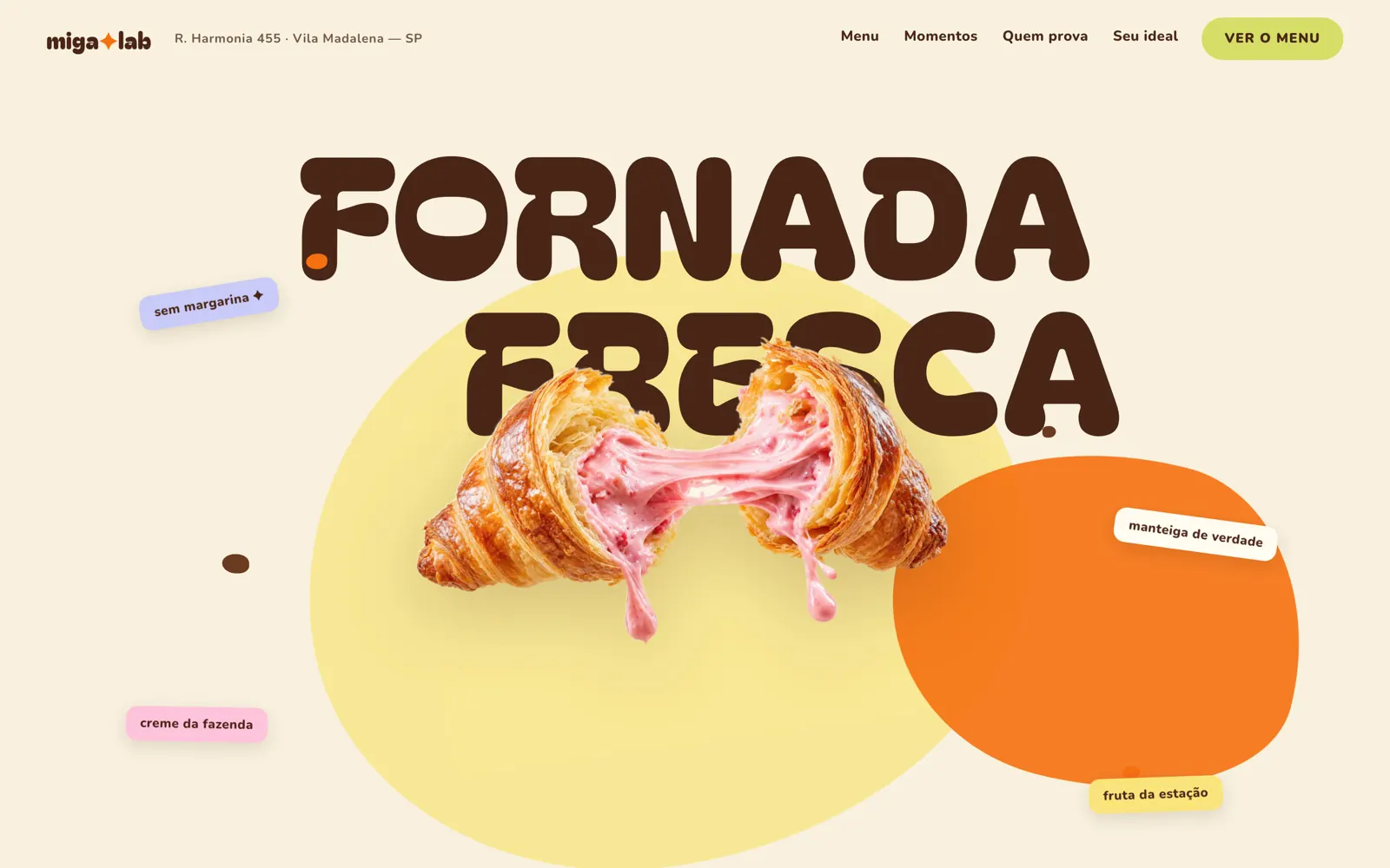 Site Miga Lab, croissant recheado sobre manchas de cor candy