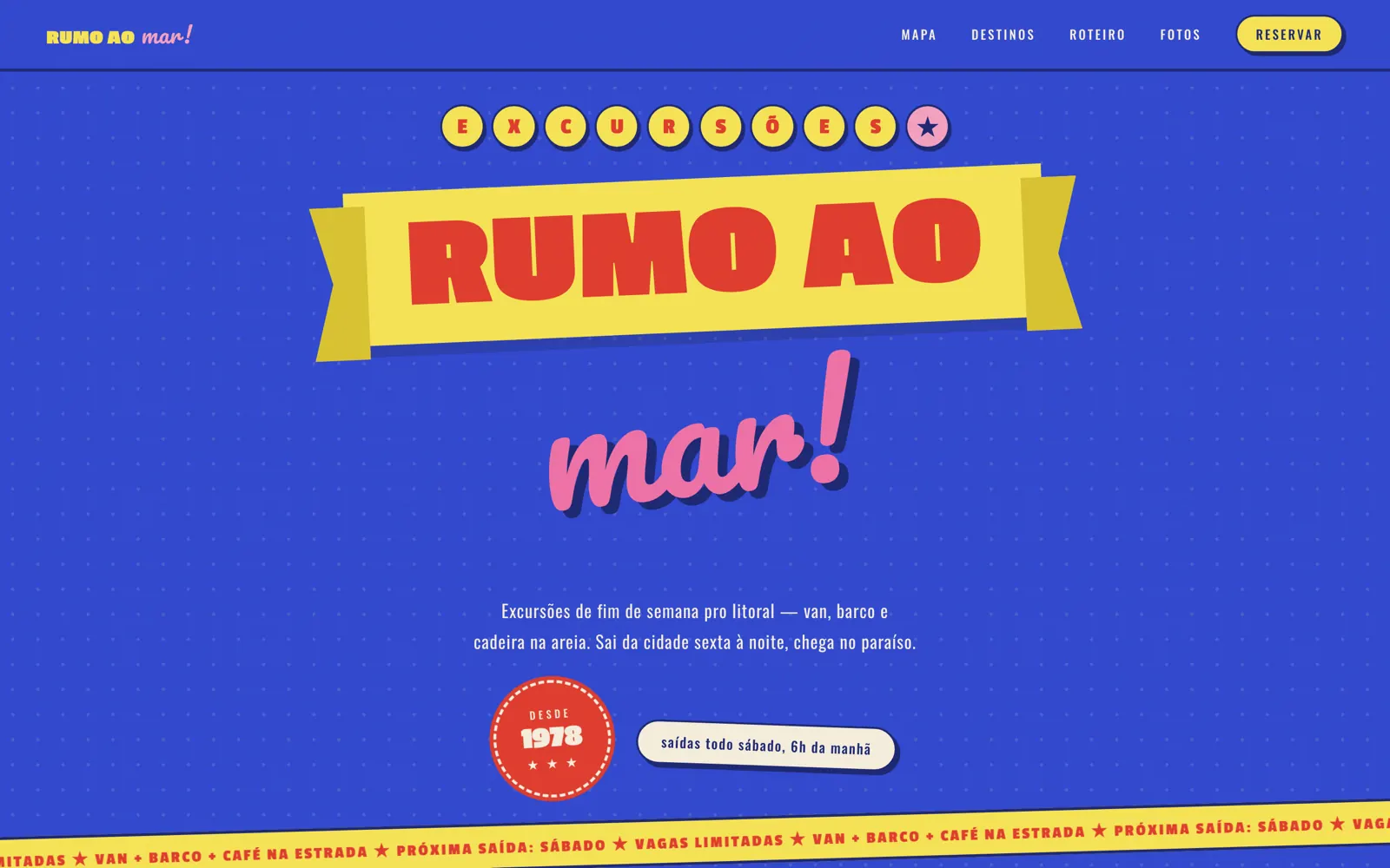 Site Rumo ao Mar, cartaz retrô azul com faixa amarela de excursões